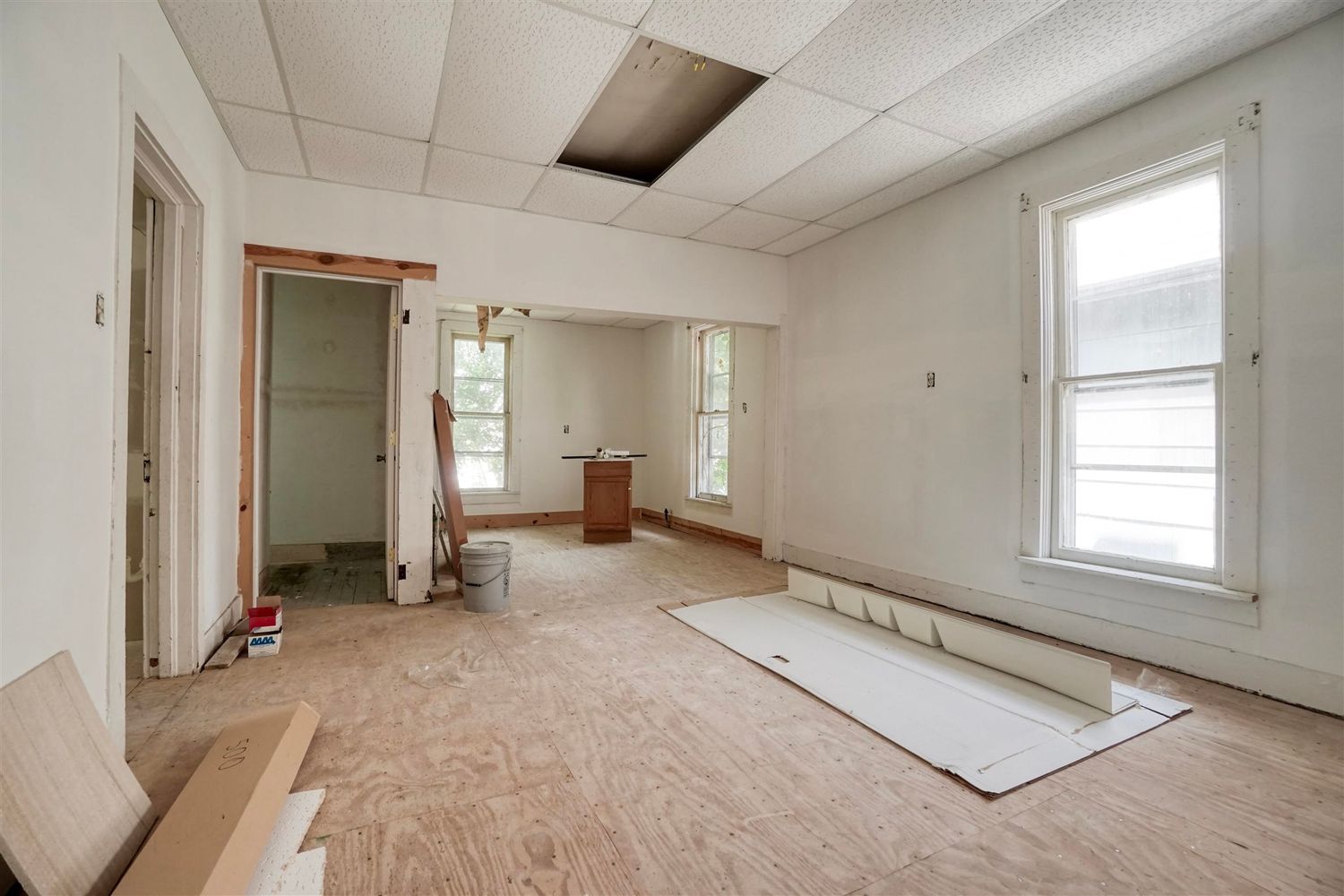 131 N 8th St, Decatur, IN 46733